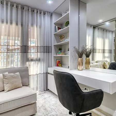 Urban Elegance - 2bd Modern Flat בוקרשט